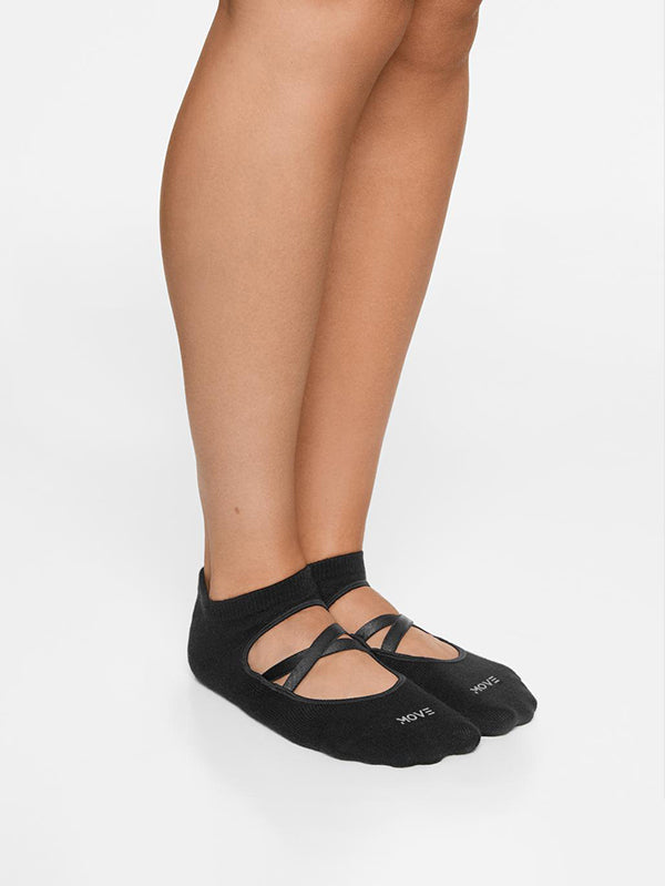 Move Pilates Socks With Crossover Straps - 3 Pairs